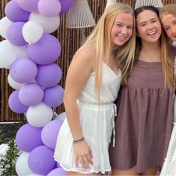 Francesca’s White Romper - Picture 3 of 3